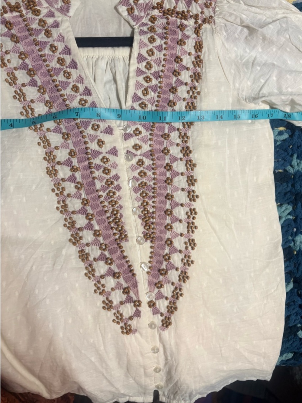 Embroidered Anthropologie V-Neck Short Sleeve Top in Ivory with Beading. - Picture 7 of 9